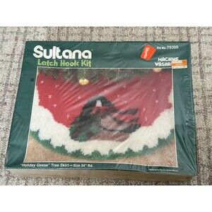 NEW SEALED! Vtg. Sultana latch hook Holiday Geese Christmas Tree Skirt 34" Round